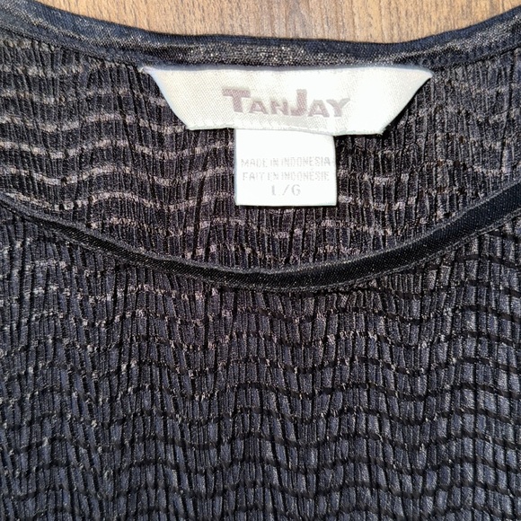 TANJAY Black Short Sleeve Textured Top - Picture 4 of 6